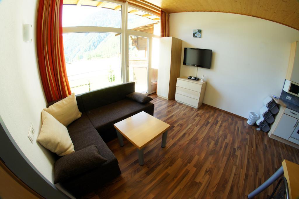 Apartments Bauernhof Dismasn Hof Längenfeld Habitación foto
