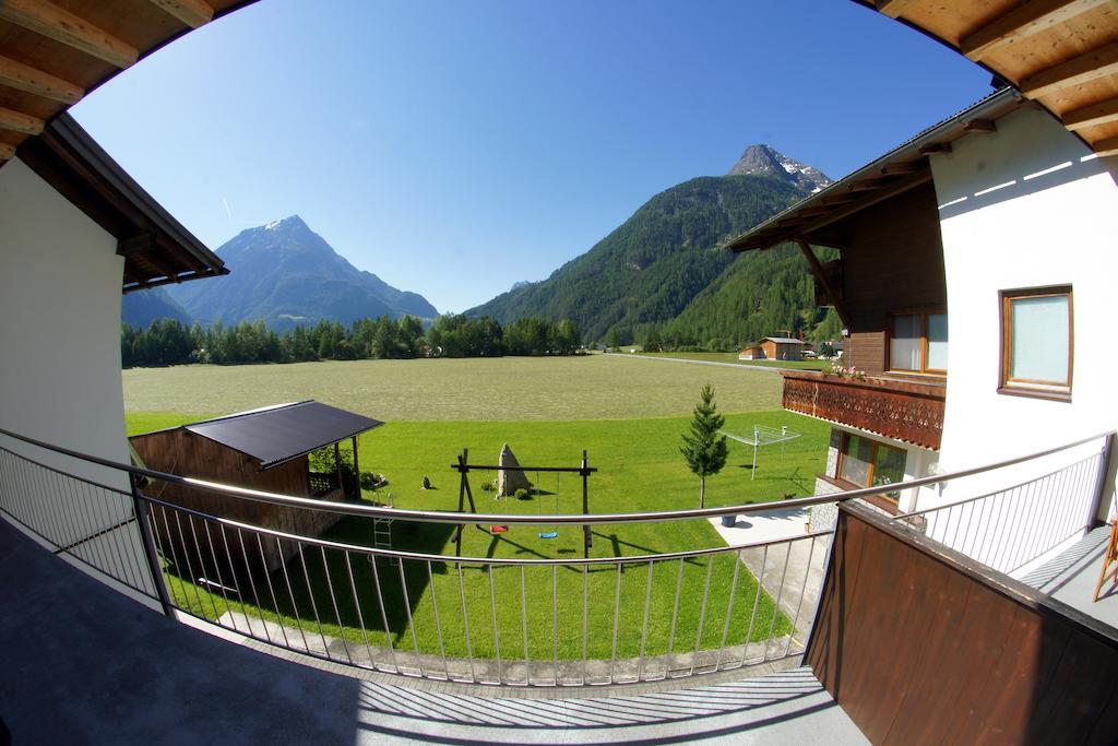 Apartments Bauernhof Dismasn Hof Längenfeld Habitación foto